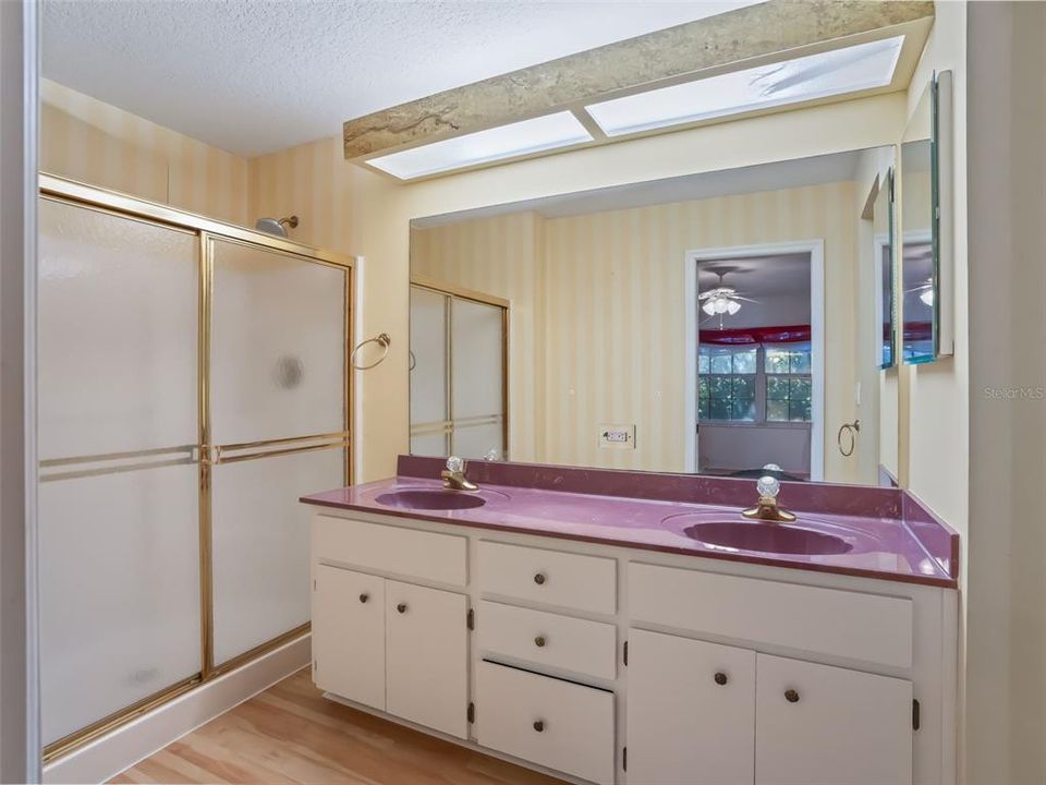 Active With Contract: $160,000 (2 beds, 2 baths, 1253 Square Feet)