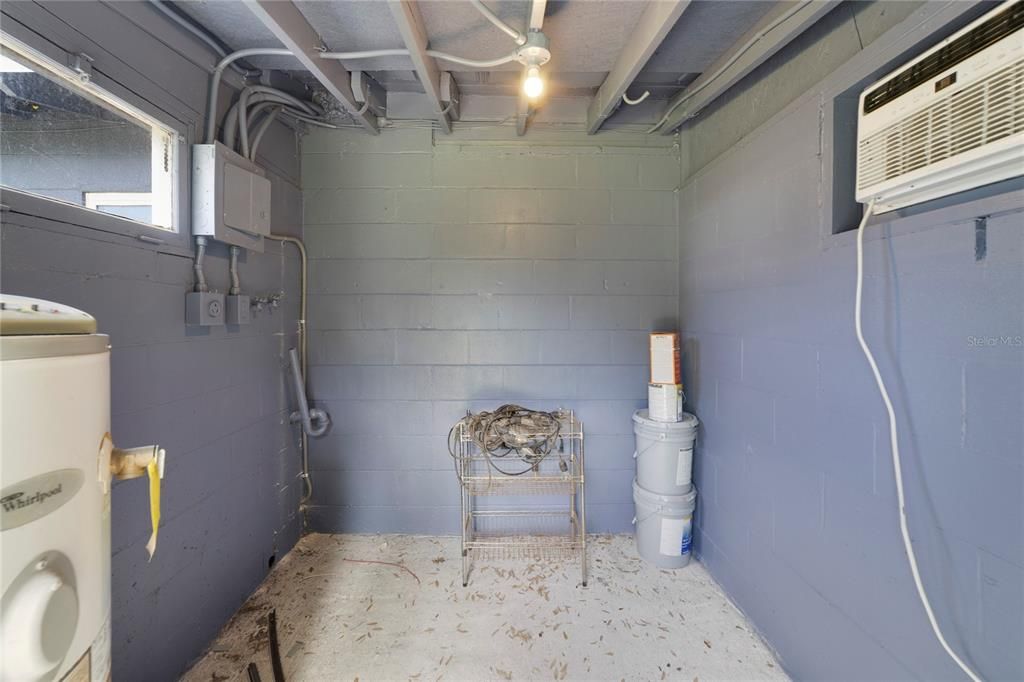 For Rent: $2,270 (3 beds, 1 baths, 942 Square Feet)