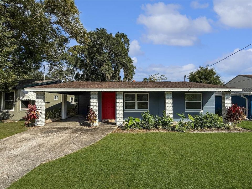 For Rent: $2,270 (3 beds, 1 baths, 942 Square Feet)