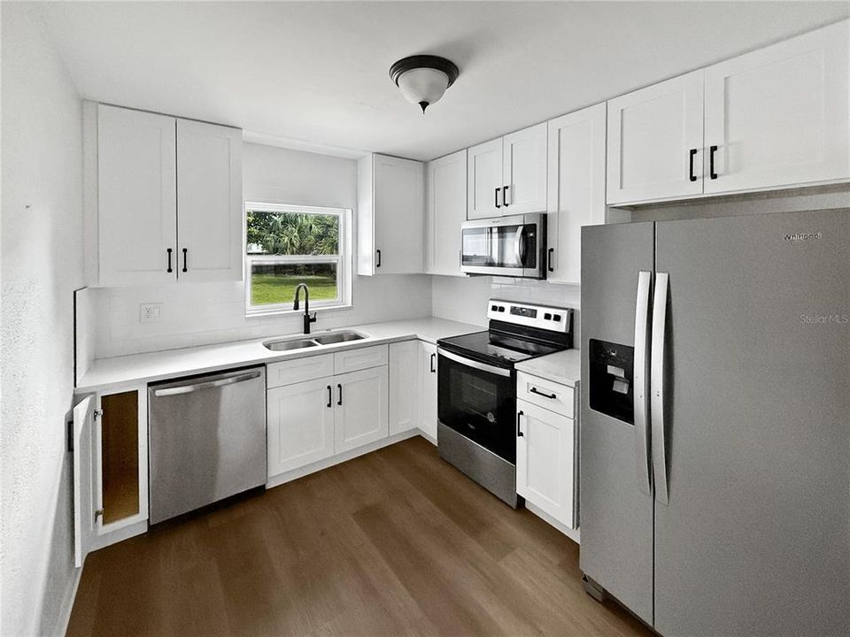 For Rent: $2,270 (3 beds, 1 baths, 942 Square Feet)