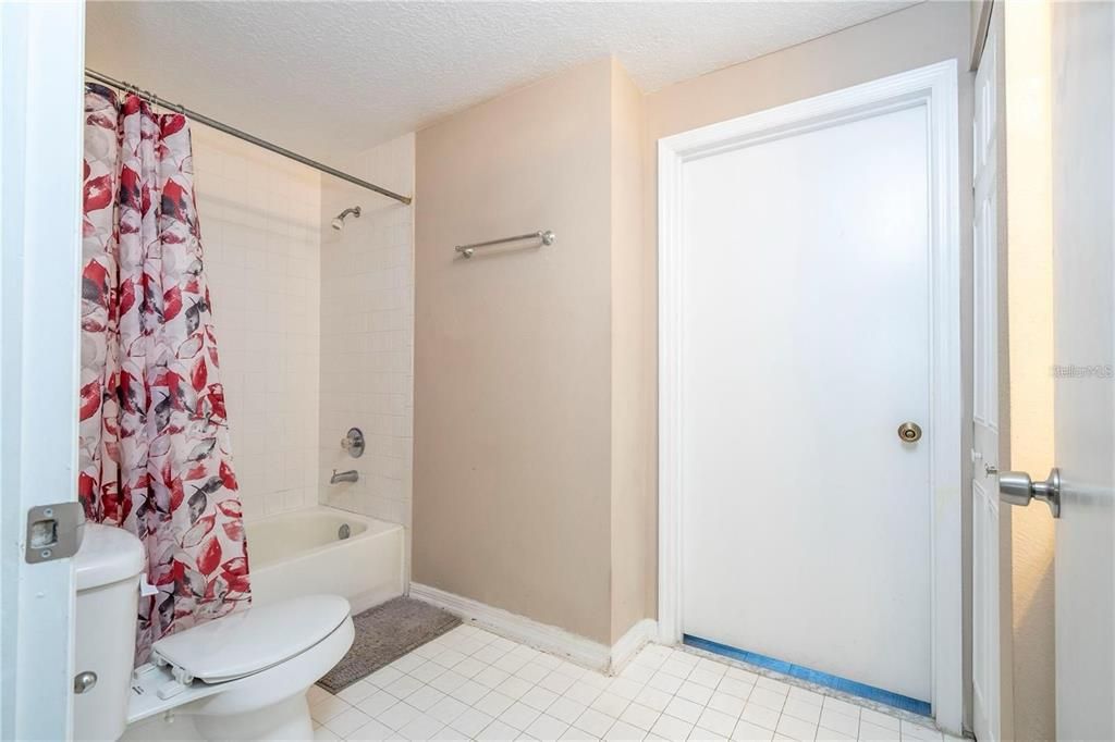 For Sale: $159,000 (2 beds, 2 baths, 1159 Square Feet)