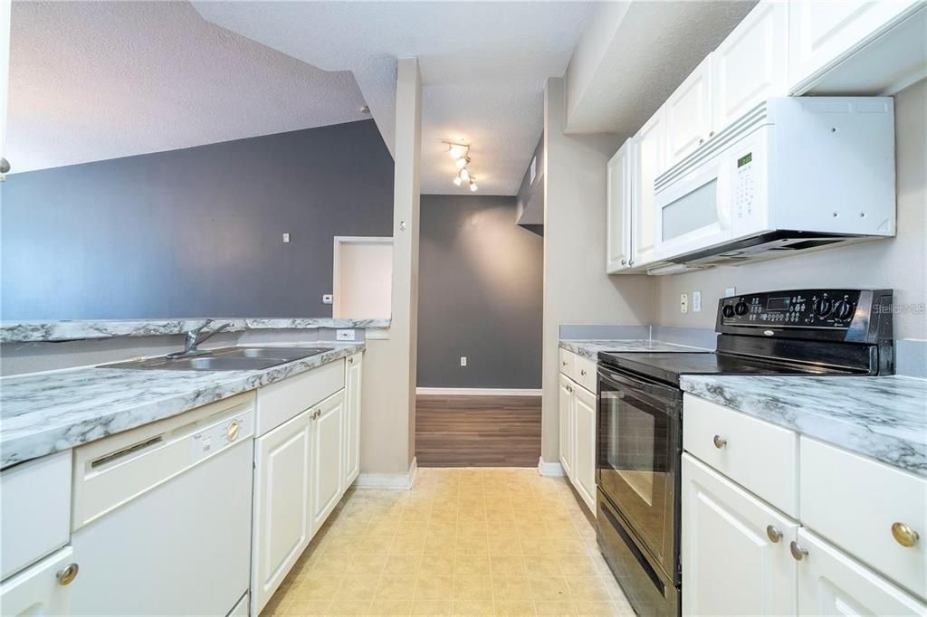For Sale: $159,000 (2 beds, 2 baths, 1159 Square Feet)