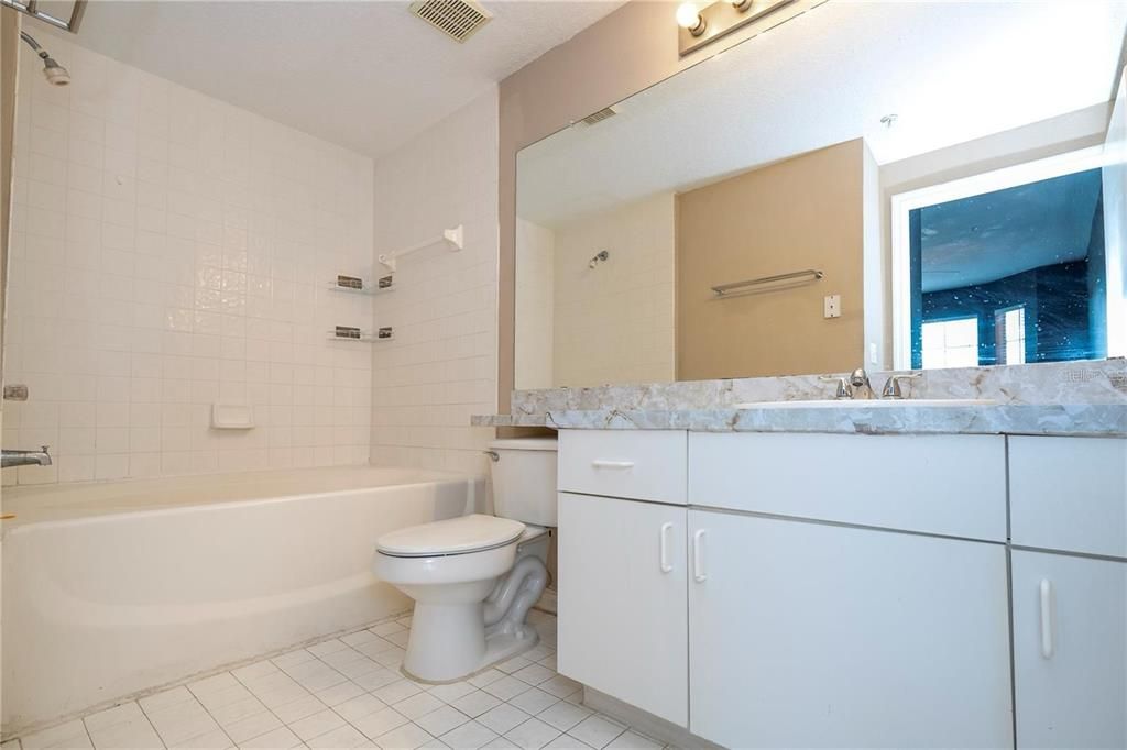 For Sale: $159,000 (2 beds, 2 baths, 1159 Square Feet)