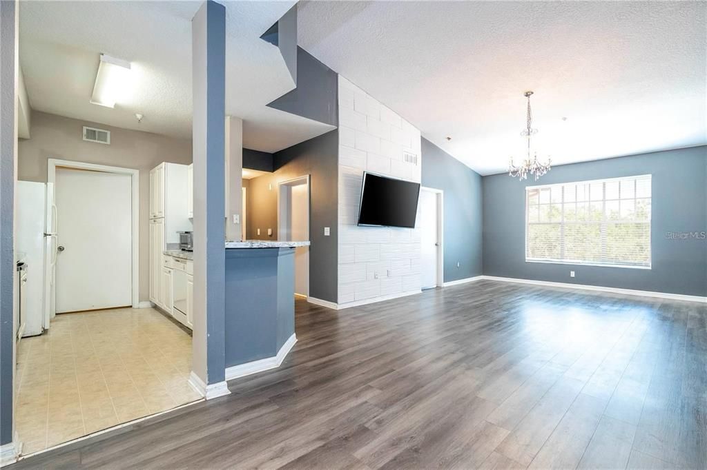 For Sale: $159,000 (2 beds, 2 baths, 1159 Square Feet)