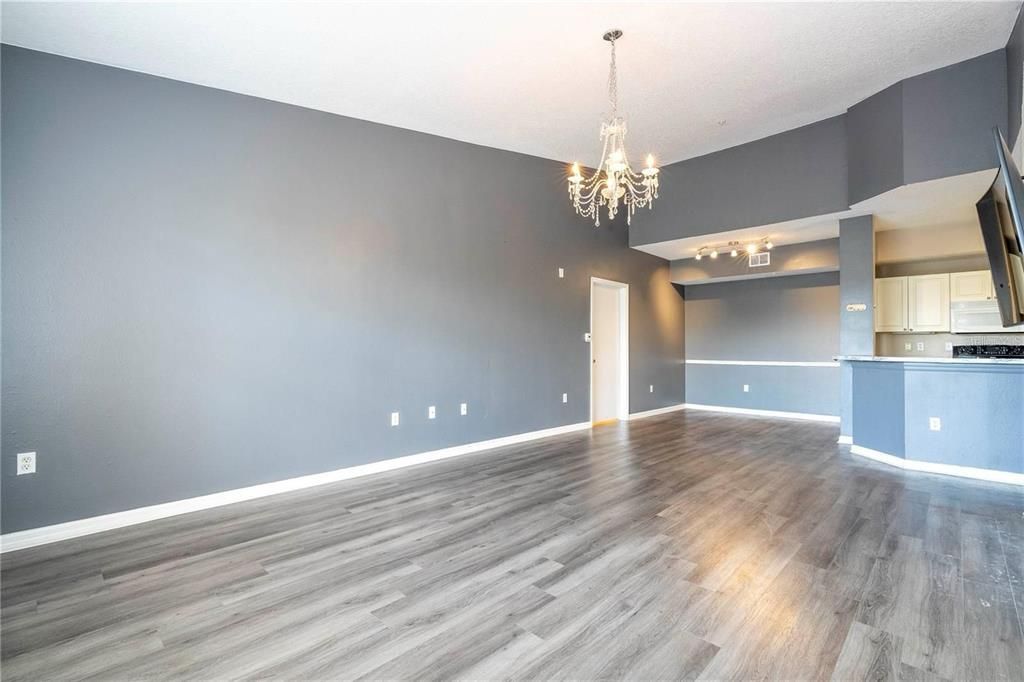 For Sale: $159,000 (2 beds, 2 baths, 1159 Square Feet)