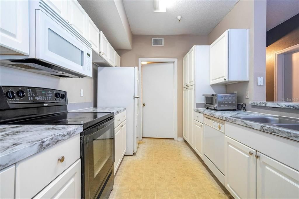 For Sale: $159,000 (2 beds, 2 baths, 1159 Square Feet)