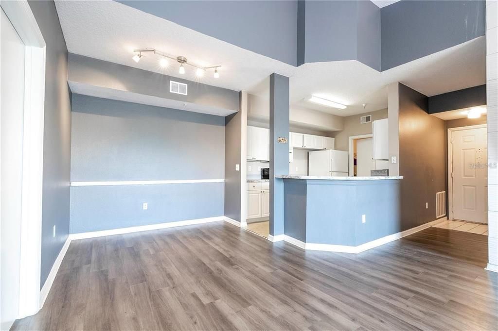 For Sale: $159,000 (2 beds, 2 baths, 1159 Square Feet)