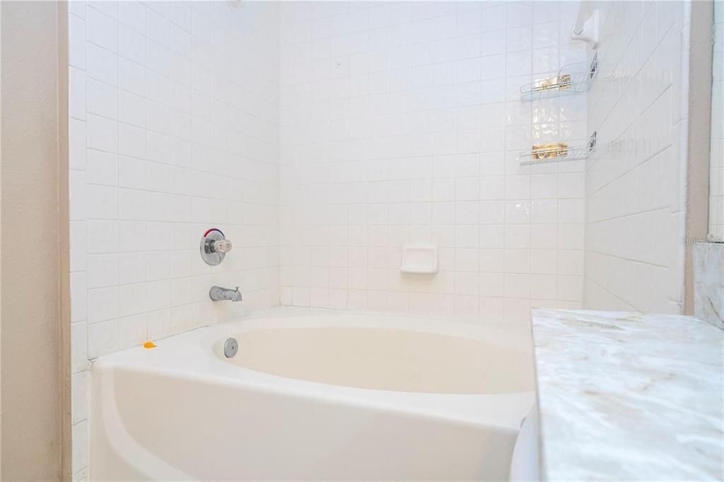 For Sale: $159,000 (2 beds, 2 baths, 1159 Square Feet)