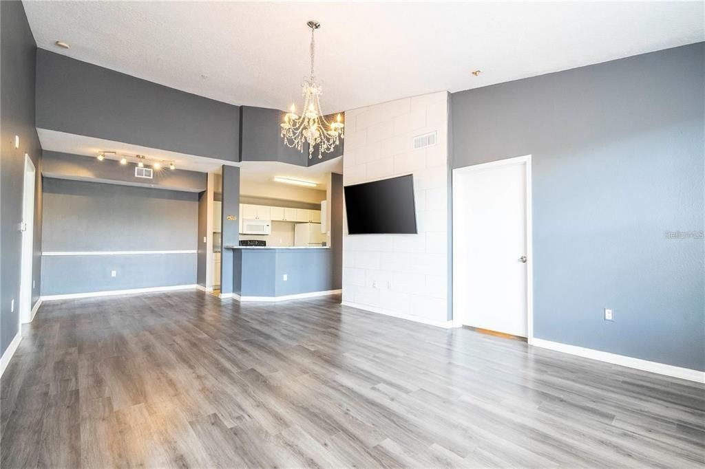 For Sale: $159,000 (2 beds, 2 baths, 1159 Square Feet)