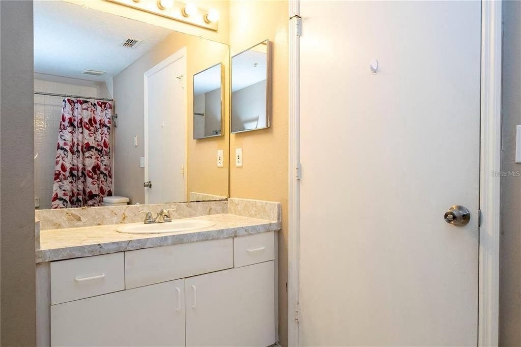 For Sale: $159,000 (2 beds, 2 baths, 1159 Square Feet)