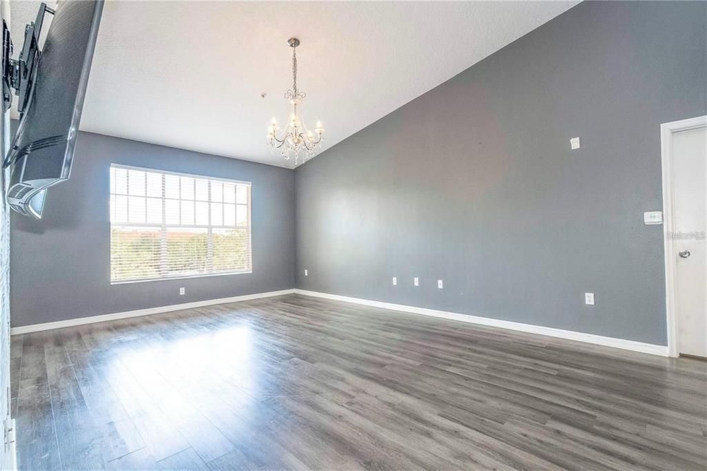 For Sale: $159,000 (2 beds, 2 baths, 1159 Square Feet)