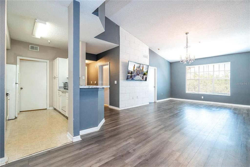 For Sale: $159,000 (2 beds, 2 baths, 1159 Square Feet)