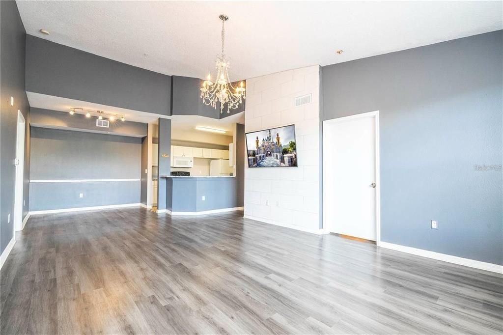 For Sale: $159,000 (2 beds, 2 baths, 1159 Square Feet)