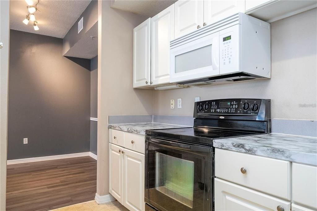 For Sale: $159,000 (2 beds, 2 baths, 1159 Square Feet)