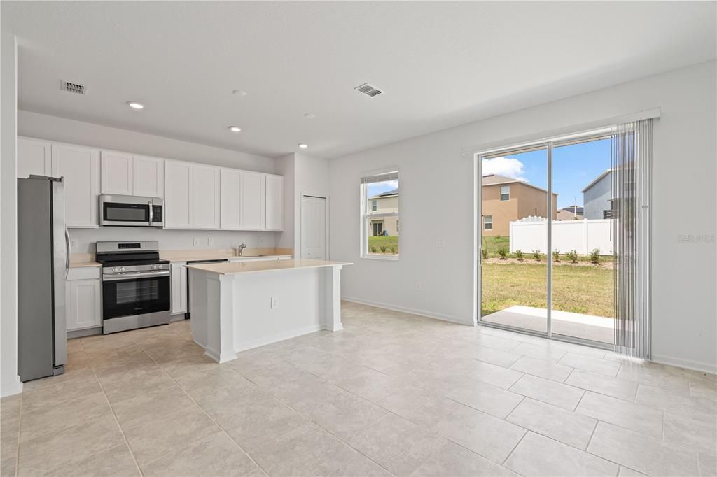 出租: $1,890 (3 贝兹, 2 浴室, 1738 平方英尺)