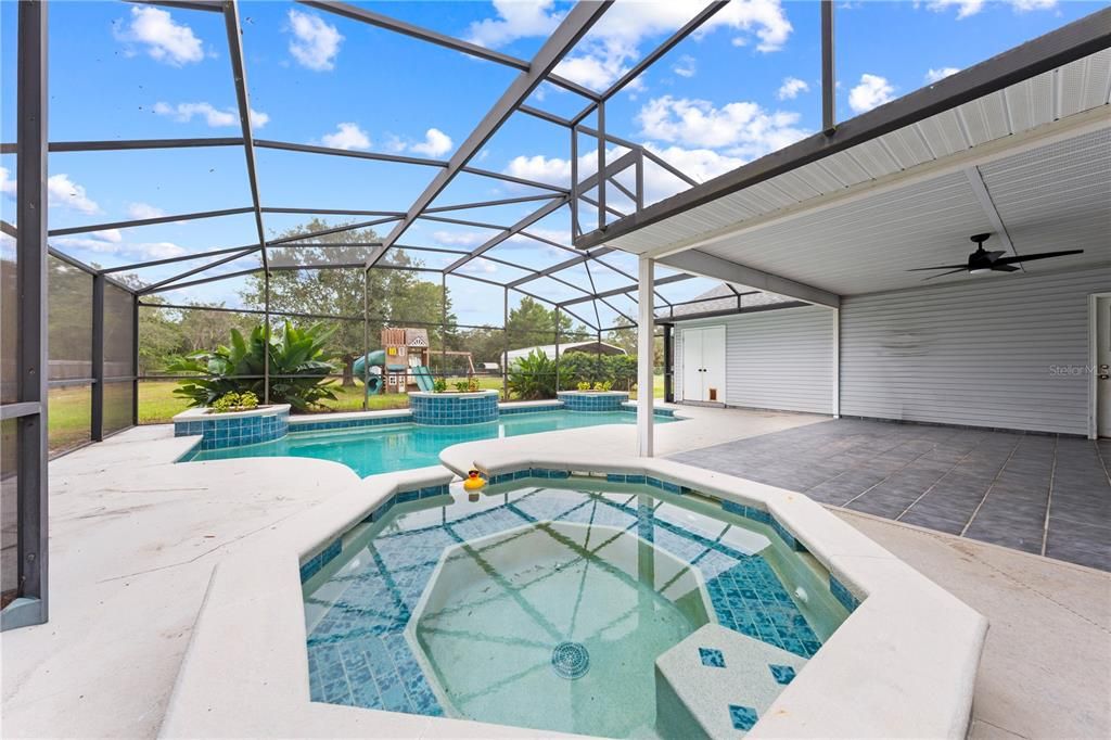 Под контрактом: $575,000 (3 спален, 2 ванн, 1872 Квадратных фут)