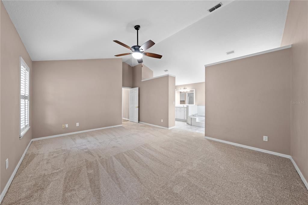 Под контрактом: $575,000 (3 спален, 2 ванн, 1872 Квадратных фут)