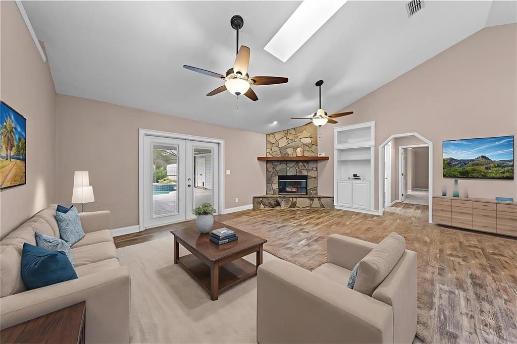 Под контрактом: $575,000 (3 спален, 2 ванн, 1872 Квадратных фут)