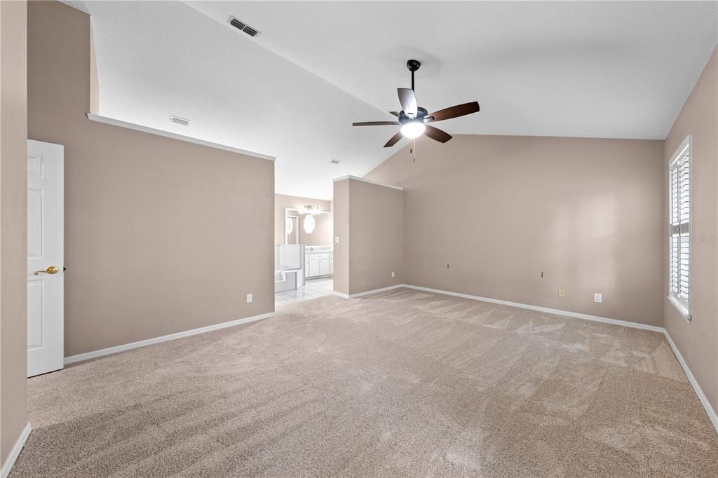 Под контрактом: $575,000 (3 спален, 2 ванн, 1872 Квадратных фут)