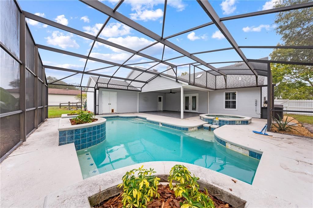 Под контрактом: $575,000 (3 спален, 2 ванн, 1872 Квадратных фут)