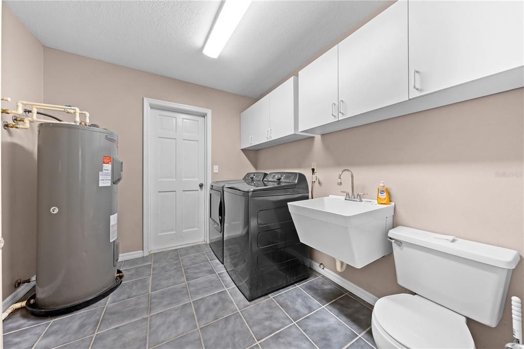 Под контрактом: $575,000 (3 спален, 2 ванн, 1872 Квадратных фут)