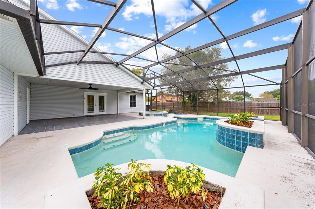 Под контрактом: $575,000 (3 спален, 2 ванн, 1872 Квадратных фут)