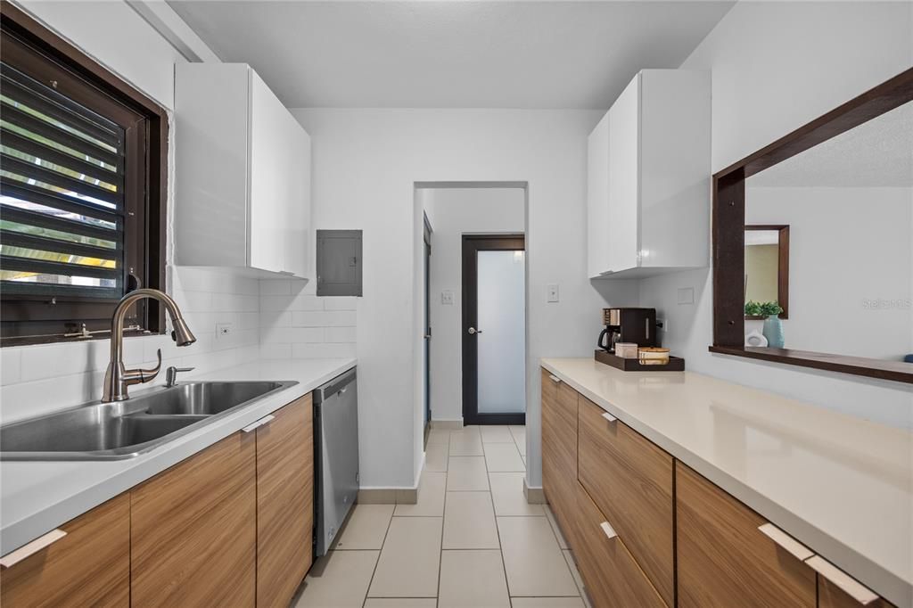 For Sale: $440,000 (2 beds, 2 baths, 1245 Square Feet)