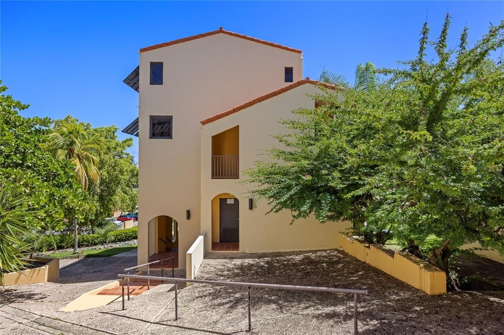 For Sale: $440,000 (2 beds, 2 baths, 1245 Square Feet)