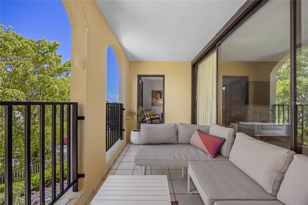 For Sale: $440,000 (2 beds, 2 baths, 1245 Square Feet)