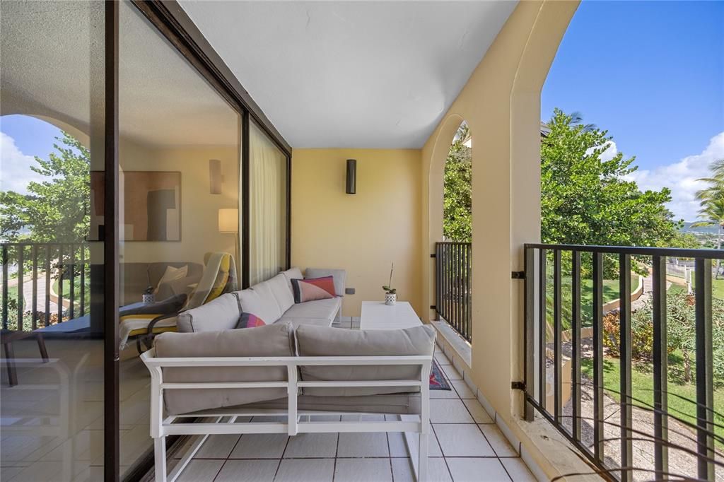 For Sale: $440,000 (2 beds, 2 baths, 1245 Square Feet)