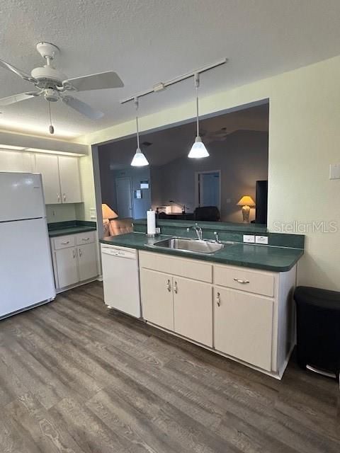 For Sale: $224,900 (2 beds, 2 baths, 1420 Square Feet)