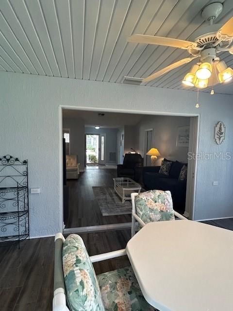 For Sale: $224,900 (2 beds, 2 baths, 1420 Square Feet)