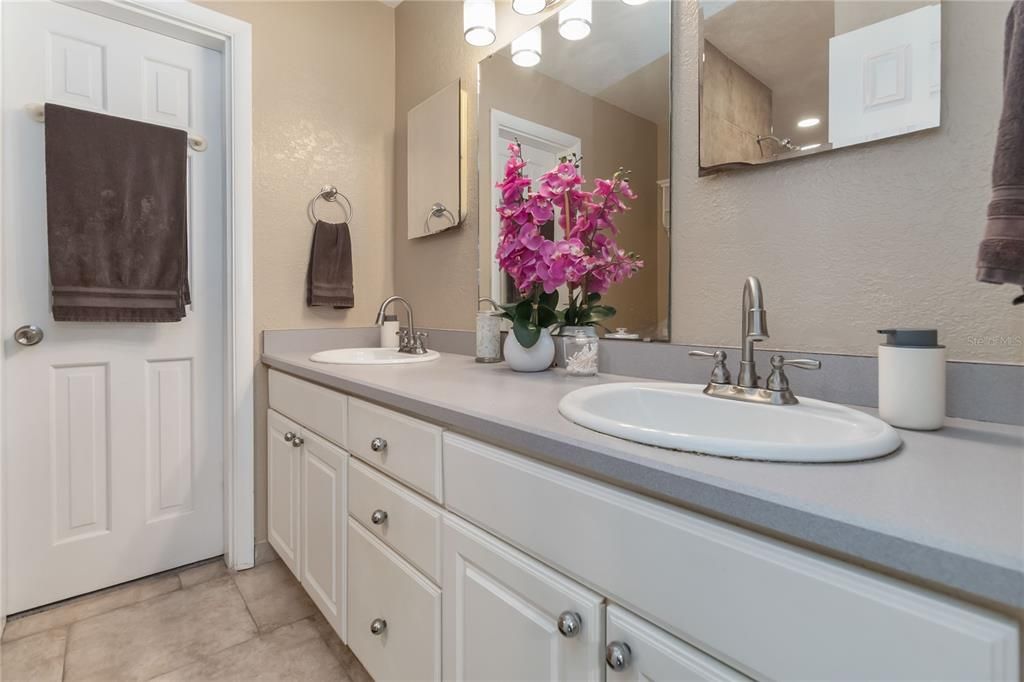 For Sale: $650,000 (4 beds, 2 baths, 2608 Square Feet)