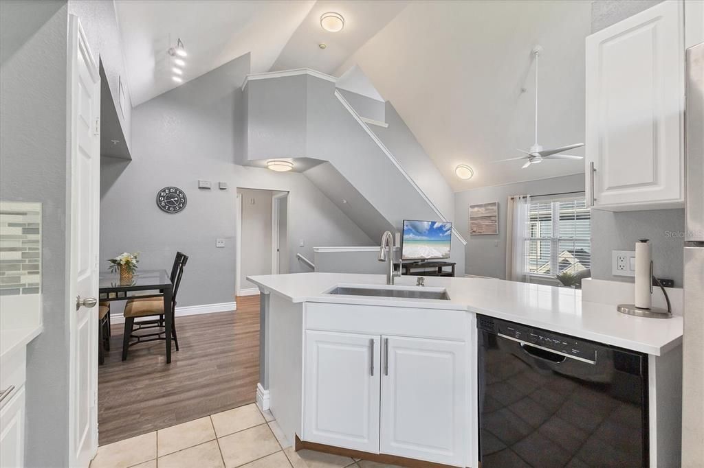 For Sale: $299,900 (3 beds, 2 baths, 1316 Square Feet)