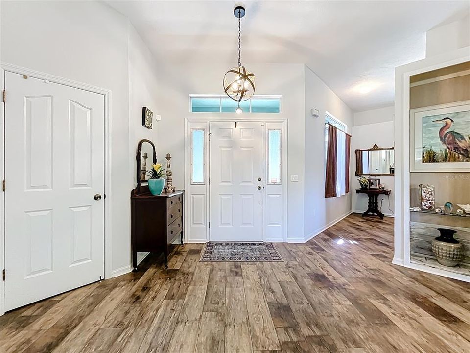 Active With Contract: $288,000 (3 beds, 2 baths, 1749 Square Feet)