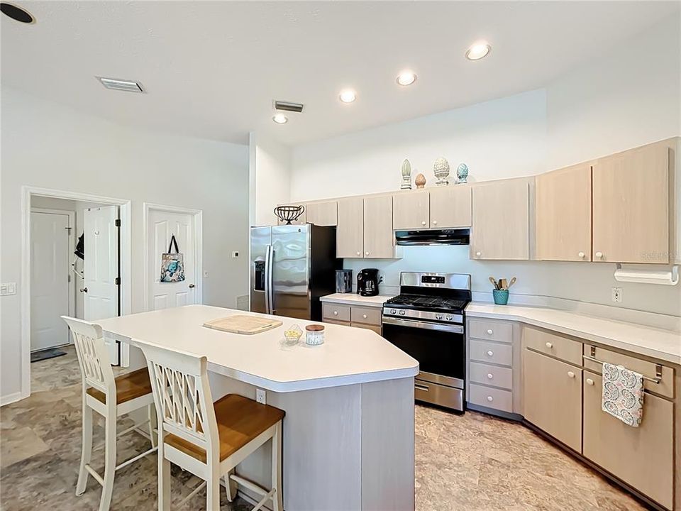 Active With Contract: $288,000 (3 beds, 2 baths, 1749 Square Feet)