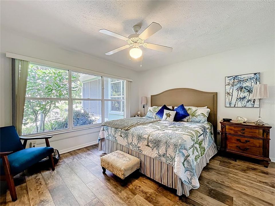 Active With Contract: $288,000 (3 beds, 2 baths, 1749 Square Feet)