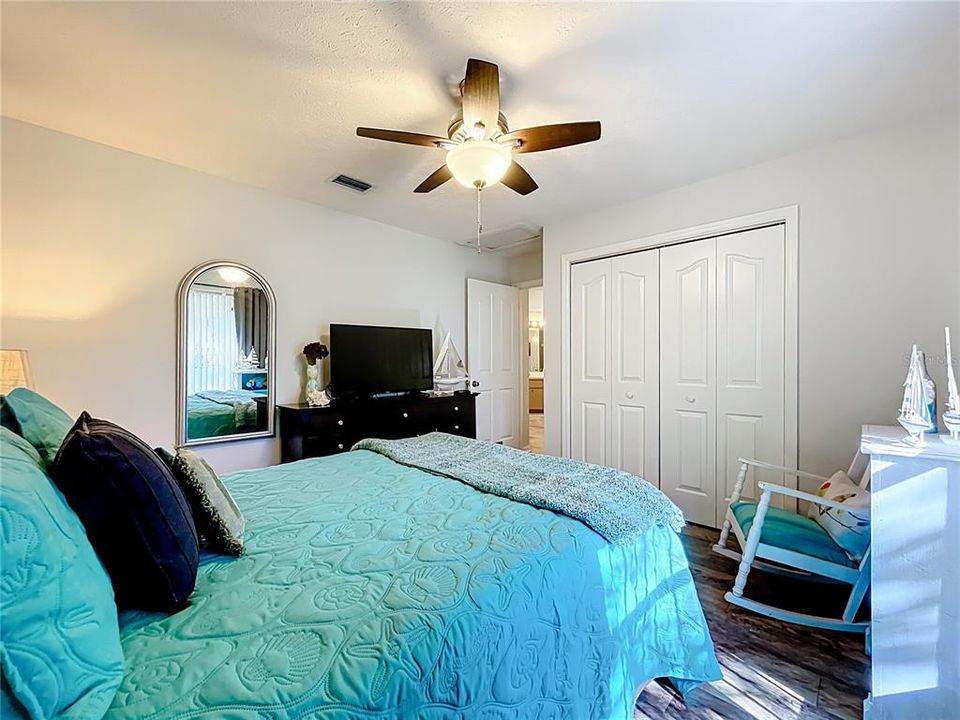 Active With Contract: $288,000 (3 beds, 2 baths, 1749 Square Feet)