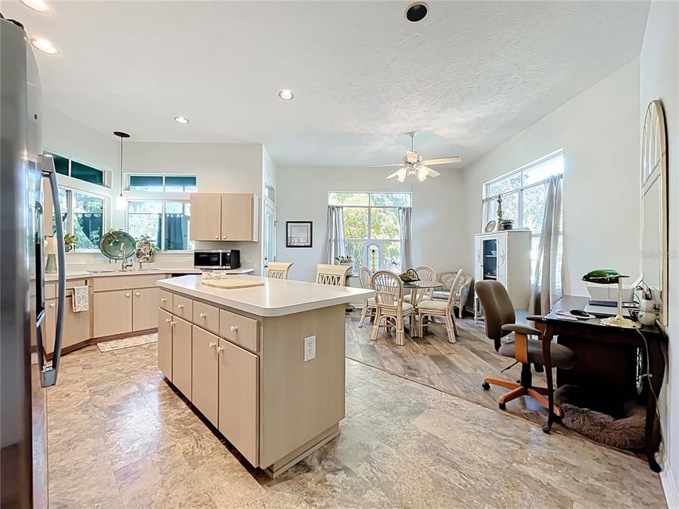 Active With Contract: $288,000 (3 beds, 2 baths, 1749 Square Feet)