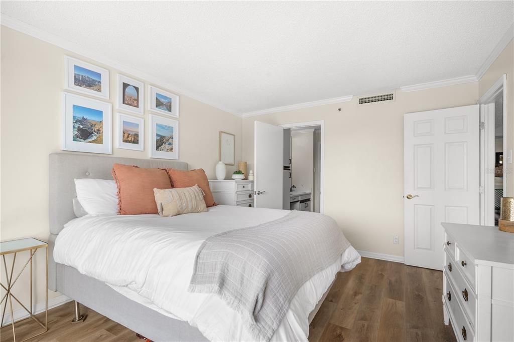 На продажу: $315,000 (2 спален, 2 ванн, 1032 Квадратных фут)