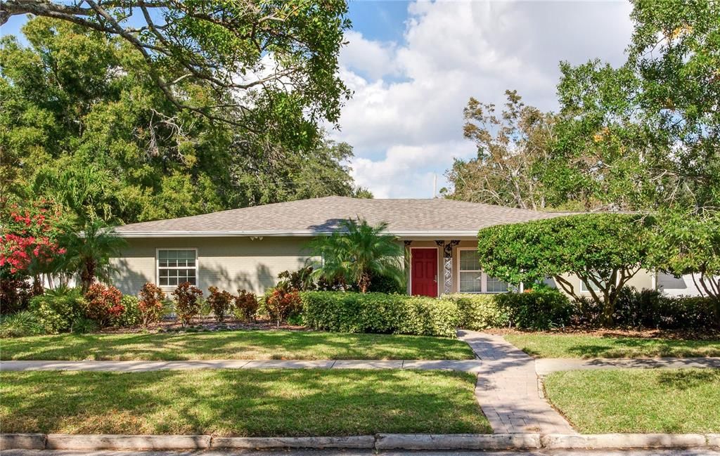 Под контрактом: $1,350,000 (3 спален, 3 ванн, 2944 Квадратных фут)