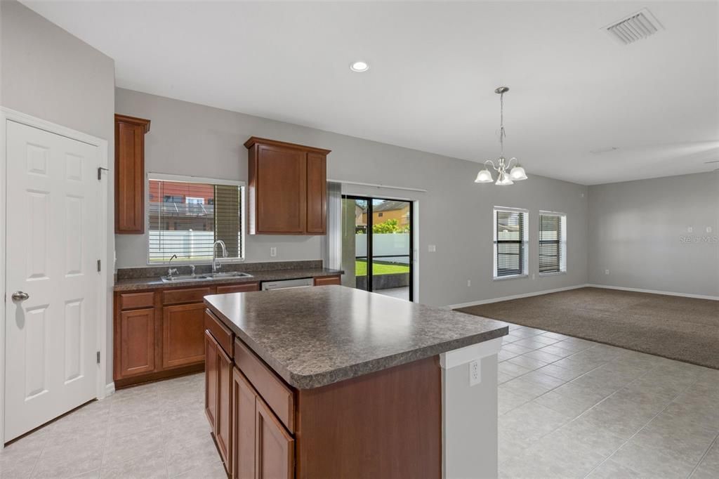 待售: $474,900 (4 贝兹, 2 浴室, 3083 平方英尺)