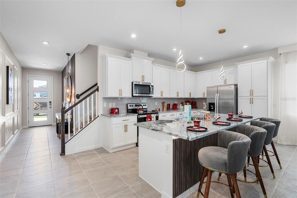 For Sale: $680,000 (6 beds, 4 baths, 2294 Square Feet)