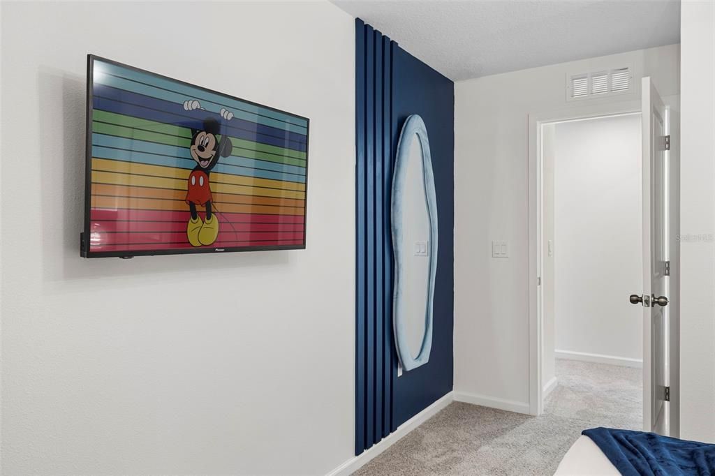 For Sale: $680,000 (6 beds, 4 baths, 2294 Square Feet)