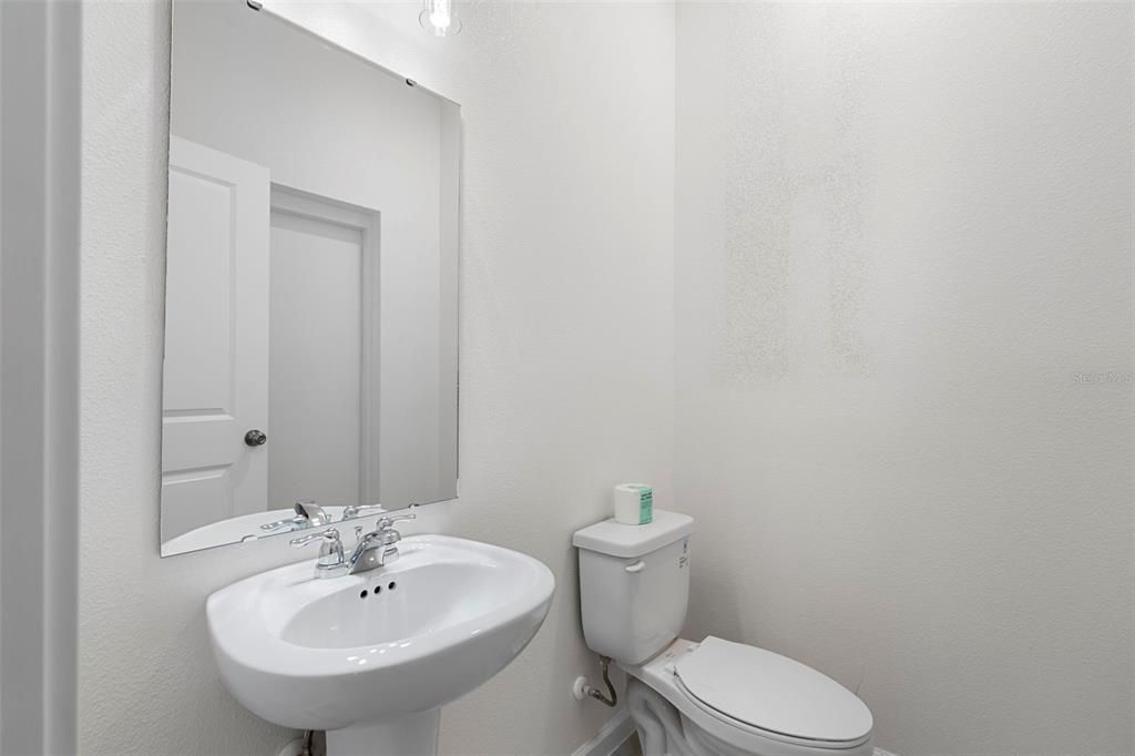 For Sale: $680,000 (6 beds, 4 baths, 2294 Square Feet)