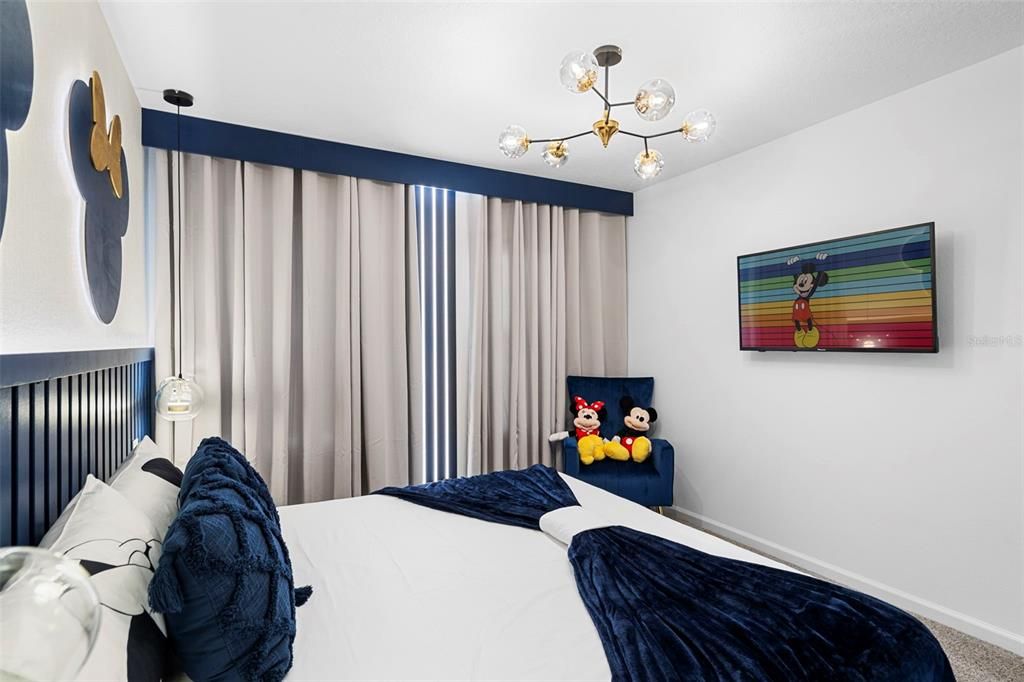 For Sale: $680,000 (6 beds, 4 baths, 2294 Square Feet)