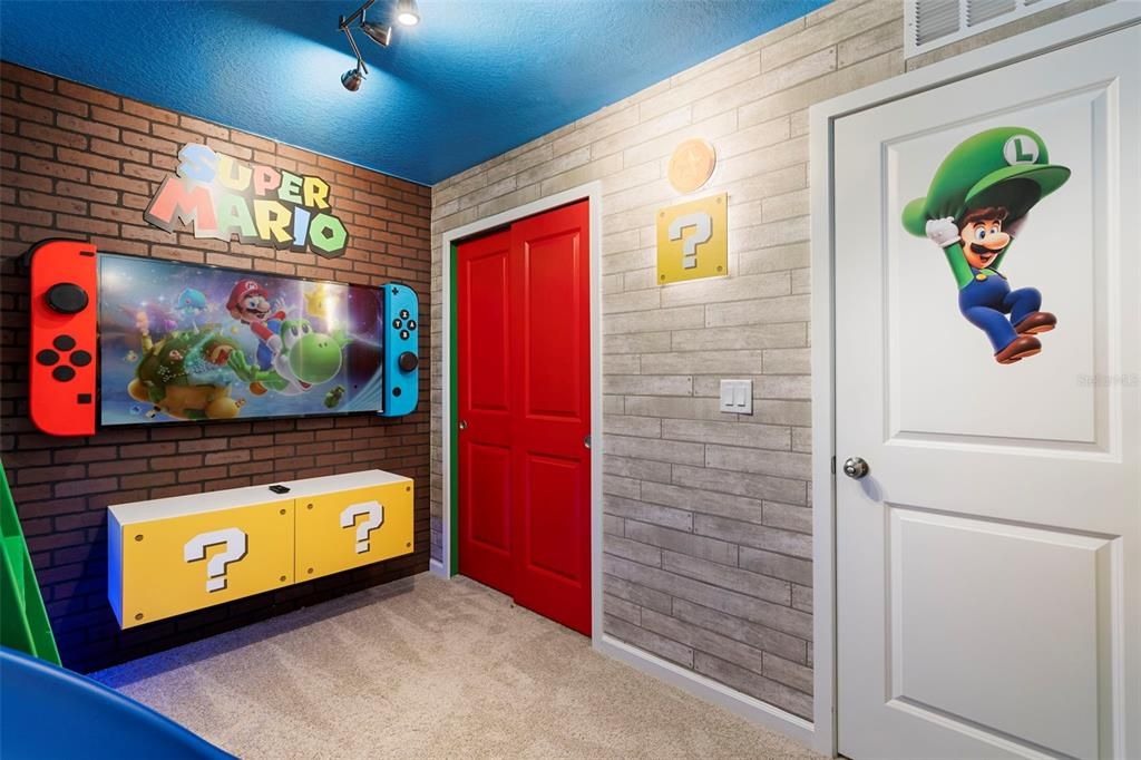 For Sale: $680,000 (6 beds, 4 baths, 2294 Square Feet)