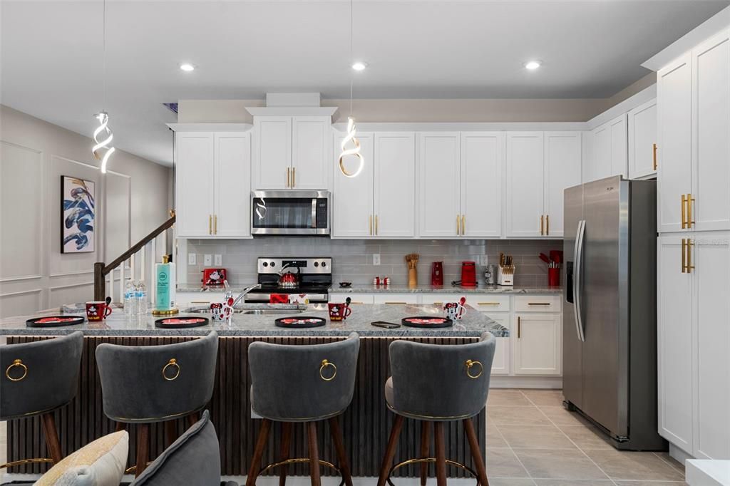 For Sale: $680,000 (6 beds, 4 baths, 2294 Square Feet)