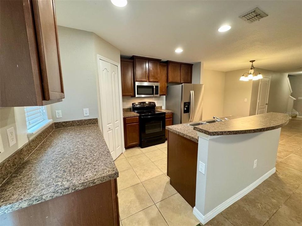 For Rent: $1,995 (3 beds, 2 baths, 1549 Square Feet)