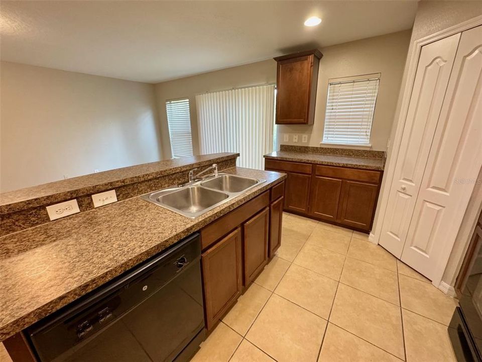 For Rent: $1,995 (3 beds, 2 baths, 1549 Square Feet)